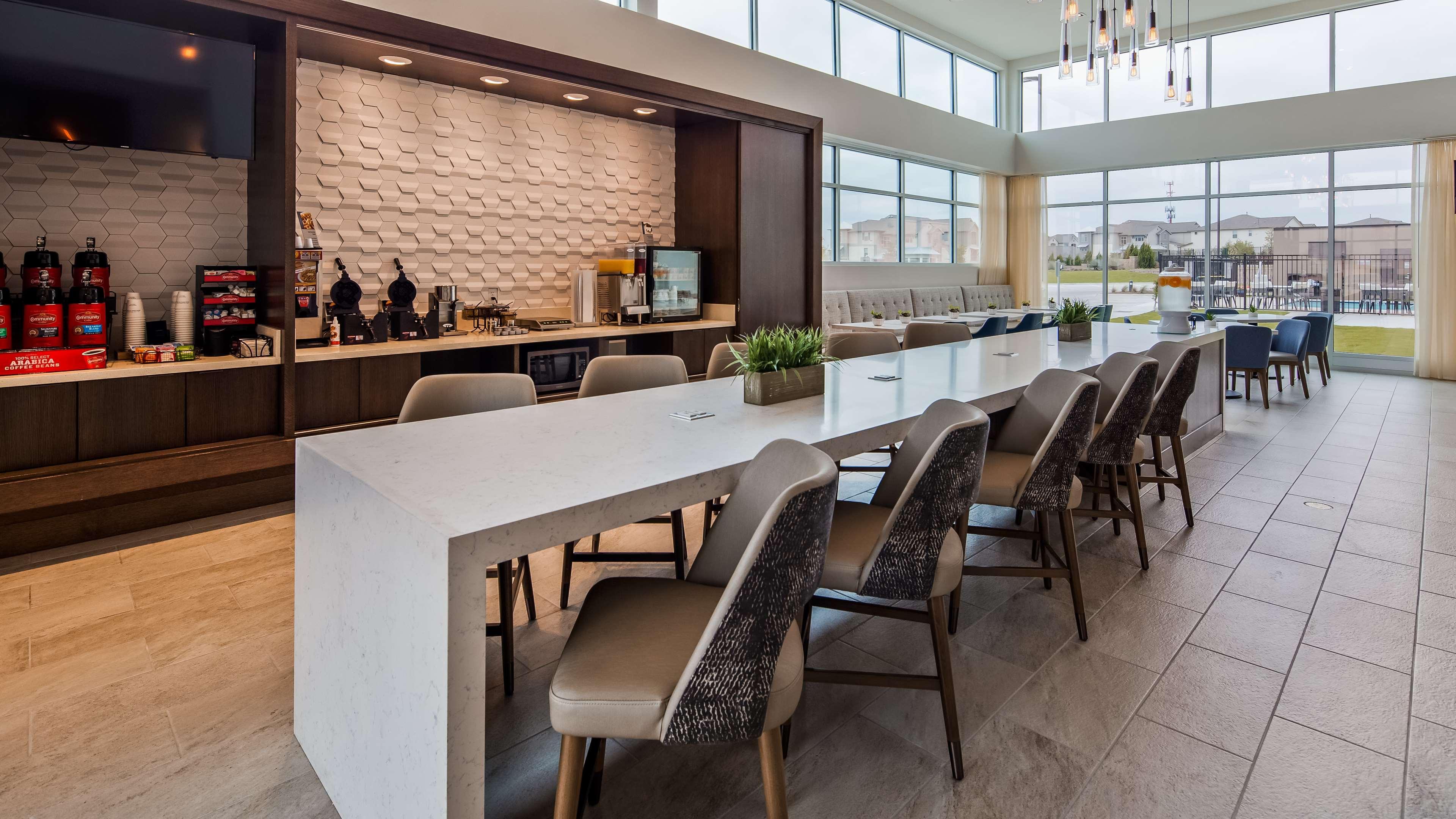 Best Western Plus Drayton Valley All Suites Экстерьер фото