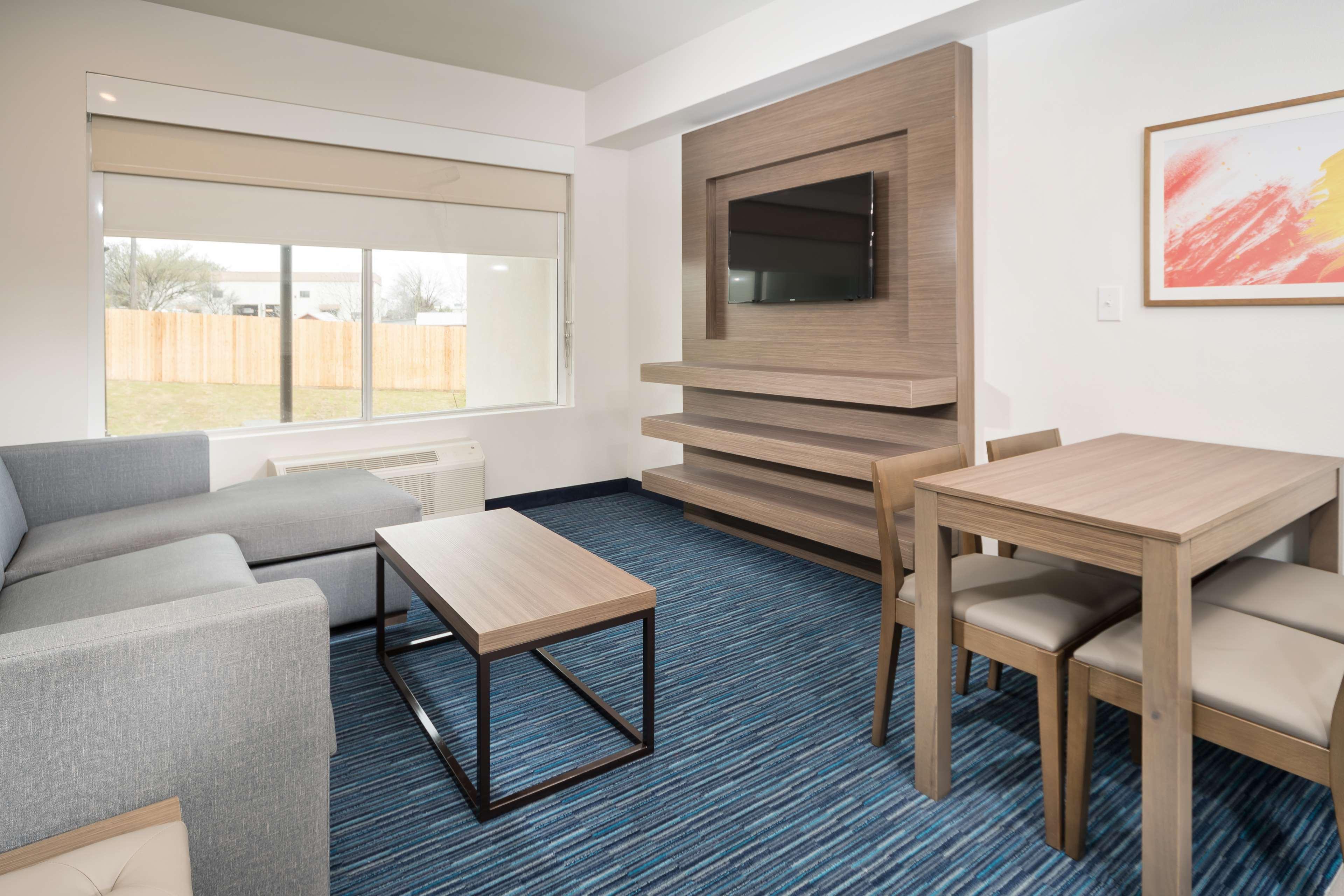 Best Western Plus Drayton Valley All Suites Экстерьер фото
