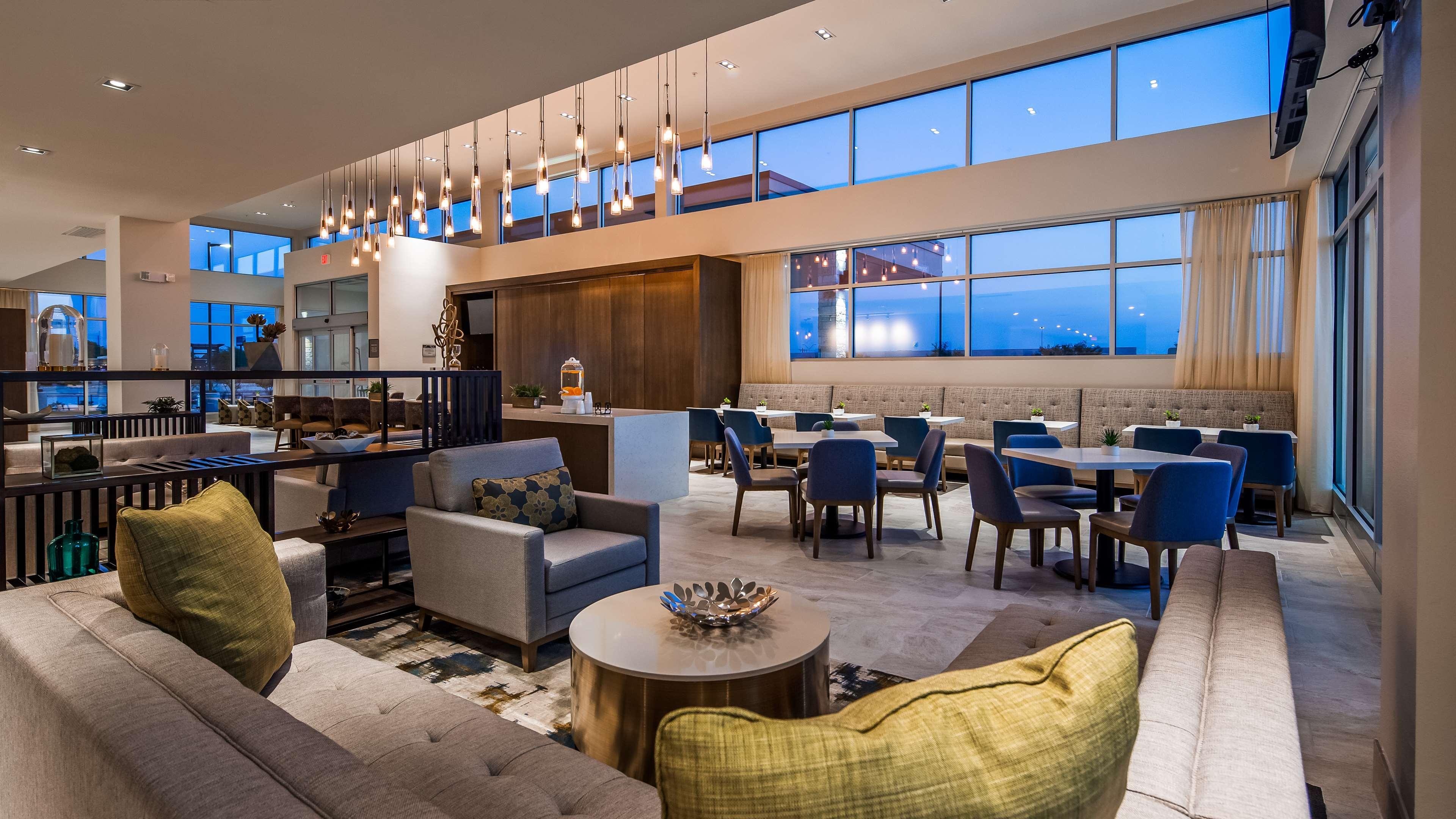 Best Western Plus Drayton Valley All Suites Экстерьер фото