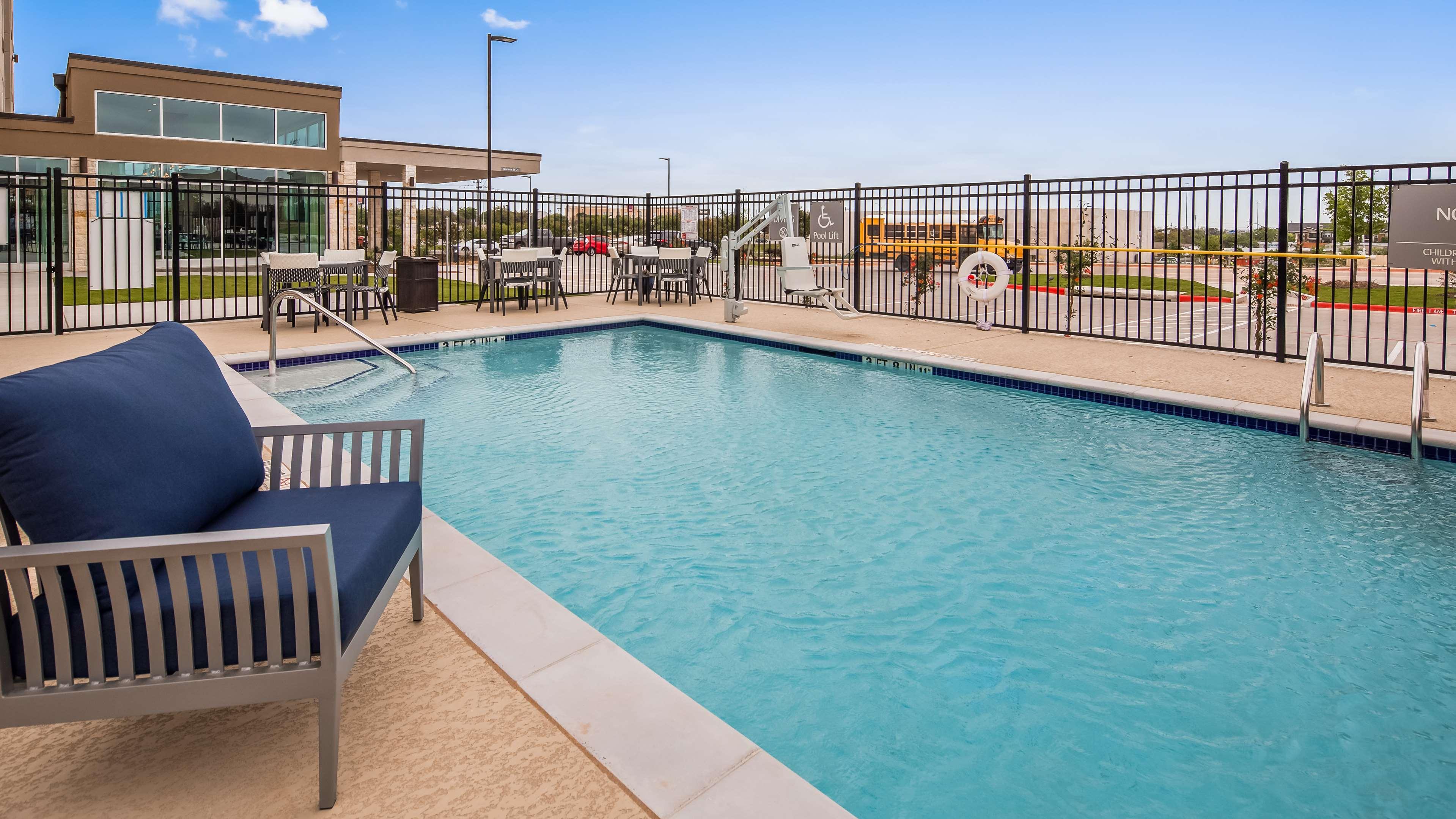 Best Western Plus Drayton Valley All Suites Экстерьер фото